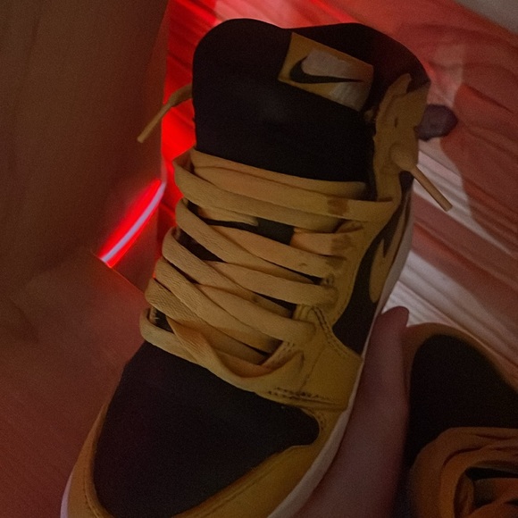 Jordan 1 color "pollen" category isnt right bc im not sure ‼️‼️ - Picture 2 of 4